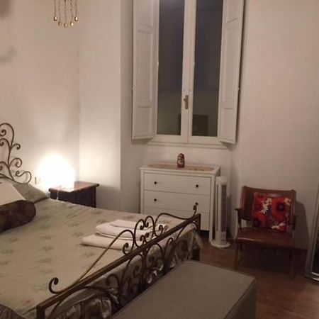 Double Large Room In Santo Spirito Oltrarno فلورنس المظهر الخارجي الصورة
